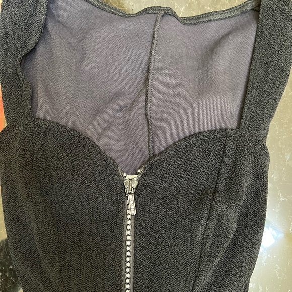 Black top - Picture 1 of 2